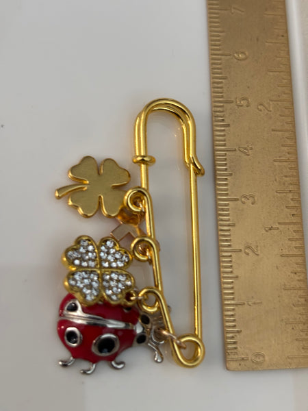 Broche porte bonheur coccinelle,  broche trèfles, épingle de protection, breloques trèfles chance, pendentif croix coccinelle