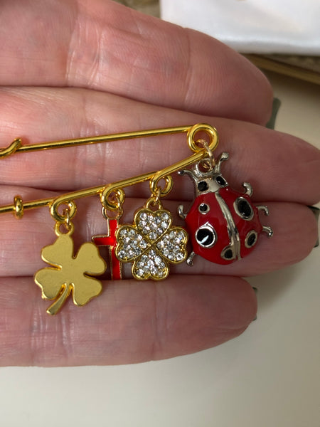 Broche porte bonheur coccinelle,  broche trèfles, épingle de protection, breloques trèfles chance, pendentif croix coccinelle