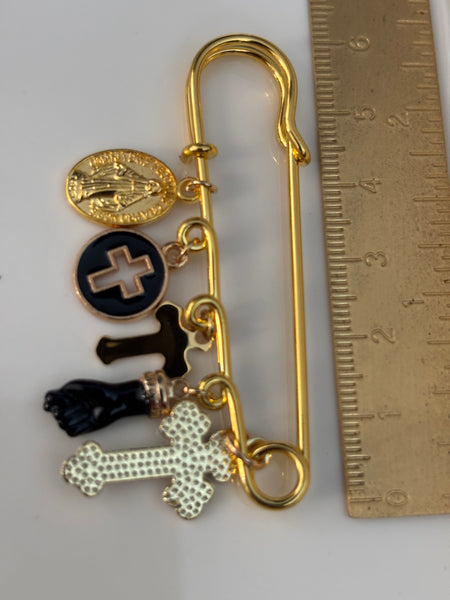 Broche épingle croix et médailles miraculeuses, broche ex voto vierge Marie et croix, breloque protection poing.