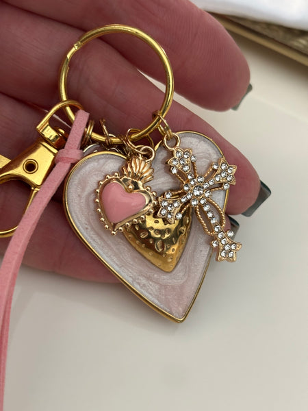Porte-clés ex-voto cœur sacré et croix , breloques croix strass, pendentifs croix et cœurs roses