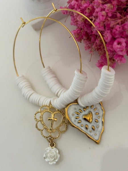Boucles d'oreilles créoles ex voto,  boucles d'oreilles religieuses, breloque médaille coeur sacré cérémonie, boucles d'oreilles coeur blanc