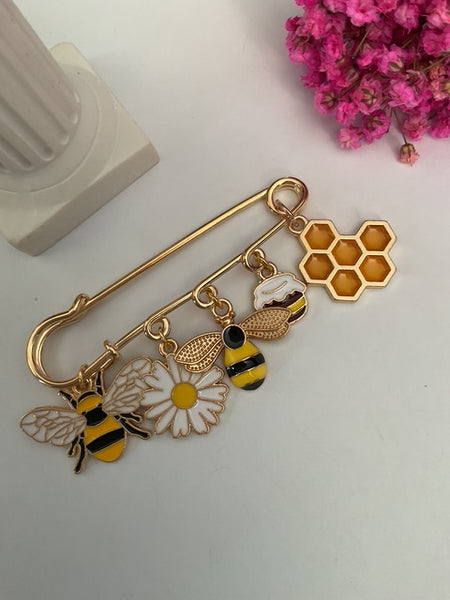 Broche abeille, broche ruche miel, cadeau pour apicultrice, broche thème abeille ruche, breloque miel, pendentifs abeilles