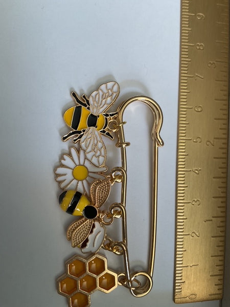 Broche abeille, broche ruche miel, cadeau pour apicultrice, broche thème abeille ruche, breloque miel, pendentifs abeilles