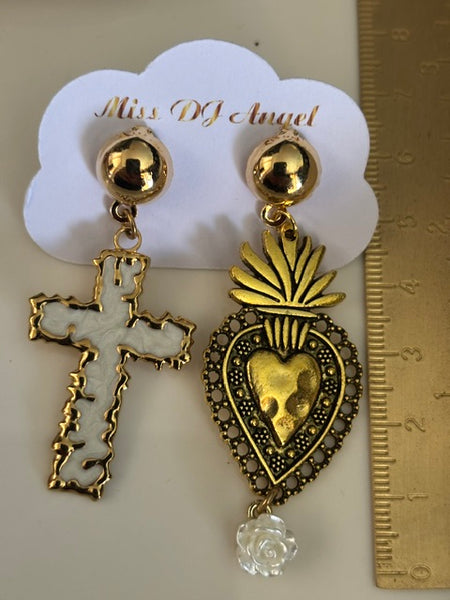 Boucles d'oreilles ex voto, boucles d'oreille coeur sacré, breloque croix et coeur sacré, pendentif ex voto, cadeau religieux cérémonie