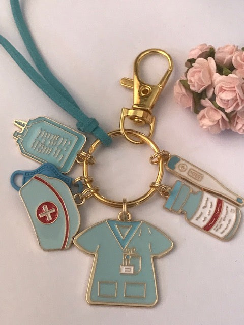 Porte-clés élégant thème infirmière, breloque tenue infirmière, cadeau pour femme infirmière, sage-femme, charms masque thermomètre