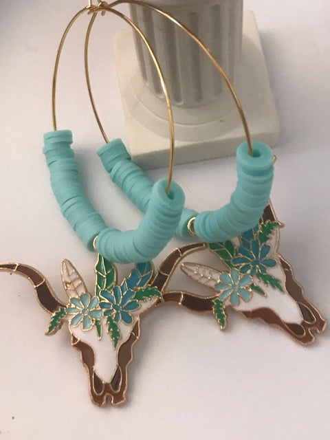 Boucles d'oreille créoles tête de buffle, cadeau pour femme bohème, breloque tête de buffle sur anneau doré, créoles et pendentif bohème