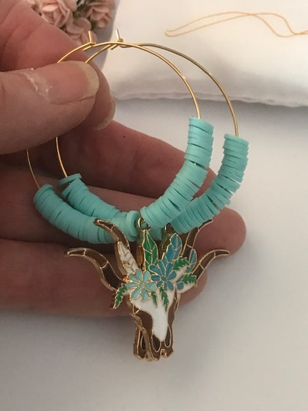 Boucles d'oreille créoles tête de buffle, cadeau pour femme bohème, breloque tête de buffle sur anneau doré, créoles et pendentif bohème