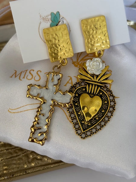 Boucles d'oreilles ex voto, boucles d'oreille coeur sacré, breloque croix et coeur sacré, pendentif ex voto, cadeau religieux cérémonie