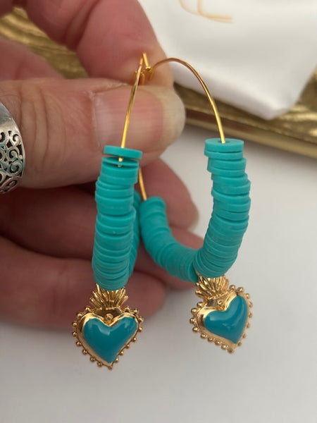 Boucles d'oreilles créoles ex voto, créoles asymétriques ex voto, boucles d'oreilles religieuses, breloque coeur sacré turquoise
