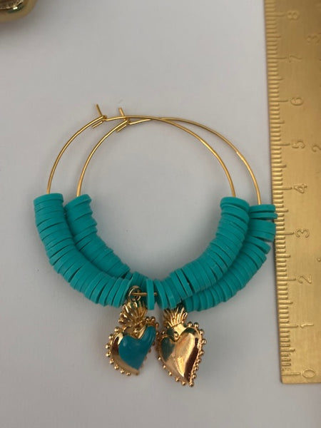 Boucles d'oreilles créoles ex voto, créoles asymétriques ex voto, boucles d'oreilles religieuses, breloque coeur sacré turquoise