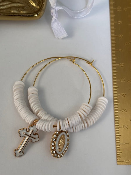 Boucles d'oreilles créoles ex voto, créoles asymétriques ex voto, boucles d'oreilles religieuses, breloque médaille Vierge et croix