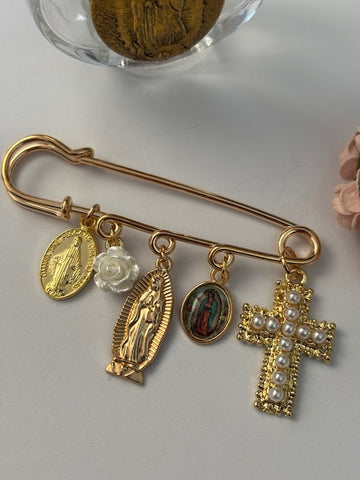 Broche ex voto, broche croix médaille religieuse, cadeau pour maman croix, cadeau pour femme croix, breloque croix rose blanche