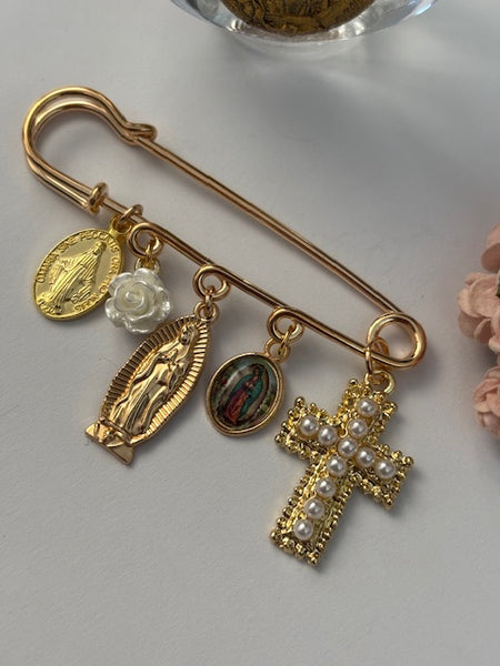 Broche ex voto, broche croix médaille religieuse, cadeau pour maman croix, cadeau pour femme croix, breloque croix rose blanche