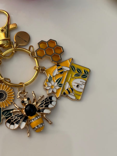 Porte clés apicultrice, porte clé abeilles, cadeau pour apicultrice, breloques abeille fleur miel ruche, pendentif abeille