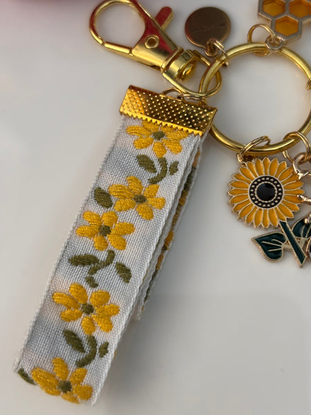 Porte clés apicultrice, porte clé abeilles, cadeau pour apicultrice, breloques abeille fleur miel ruche, pendentif abeille