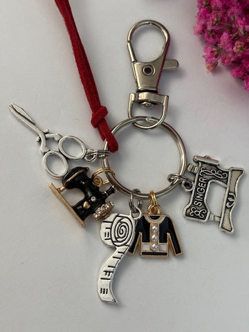 Porte-clés couturier styliste, porte clé ciseaux mètre ruban machine à coudre, cadeau pour couturier designer, breloque couture kawaii.