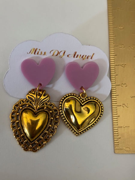 Boucles d'oreilles ex voto asymétriques, puces d'oreilles coeur et ex voto