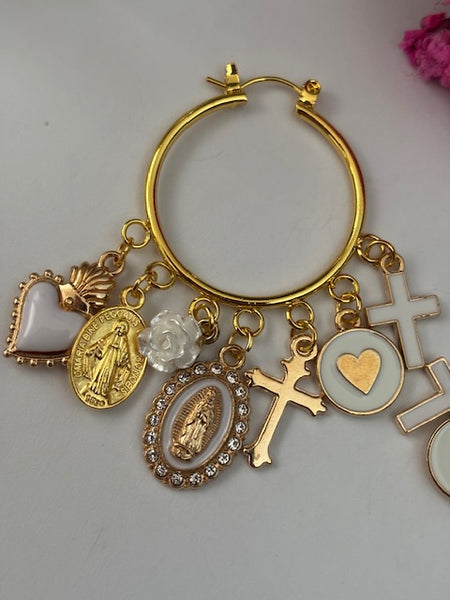 Boucles d'oreilles créoles médailles religieuses, créoles croix et coeur sacré, cadeau pour femme religion, pendentif Vierge Marie