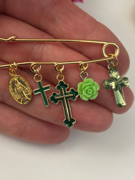 Broche ex voto, broche croix médaille religieuse, cadeau pour maman croix, cadeau pour femme croix, breloque croix vert