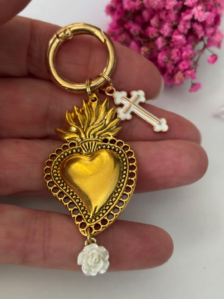 Charms ex voto coeur sacré et croix, charms pour sac ex voto, cadeau pour femme charms coeur sacré, coeurs doré et fleur blanche charms.
