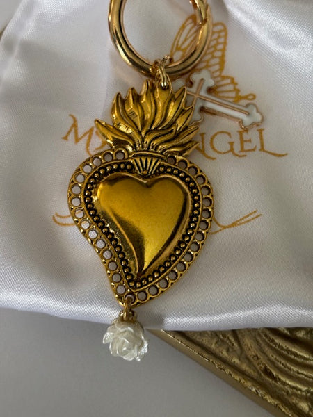 Charms ex voto coeur sacré et croix, charms pour sac ex voto, cadeau pour femme charms coeur sacré, coeurs doré et fleur blanche charms.