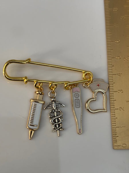 Broche infirmière, cadeau pour infirmière, breloque caducée seringue, pendentif ambulance, cadeau pour maman coiffe d'infirmière