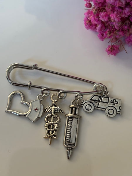 Broche infirmière, cadeau pour infirmière, breloque caducée seringue, pendentif ambulance, cadeau pour maman coiffe d'infirmière