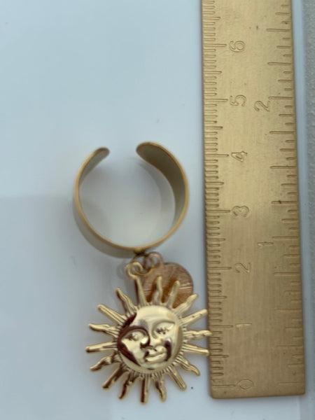 Bague soleil doré, bague protection, cadeau pour maman bague soleil, breloque soleil et lune, pendentif soleil
