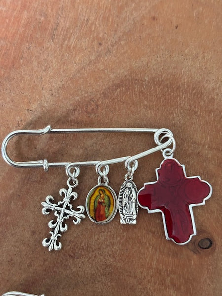 broche ex voto, broche épingle porte bonheur, croix et vierge miraculeuse fait main