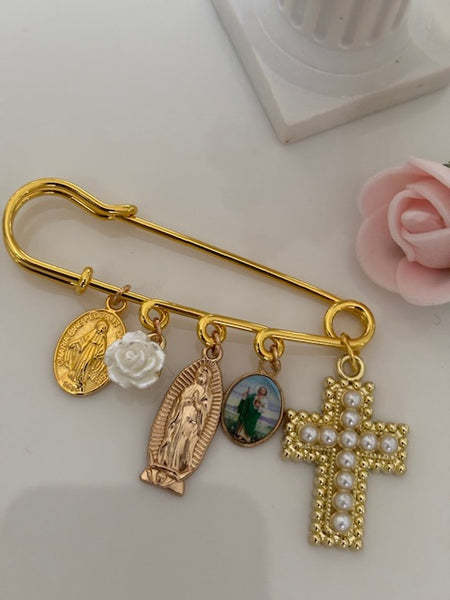 Broche ex voto, broche croix médaille religieuse, cadeau pour maman croix, cadeau pour femme croix, breloque croix rose blanche