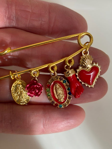 Broche ex voto, broche médaille religieuse, broche épingle porte bonheur, vierge miraculeuse fait main avec amour.