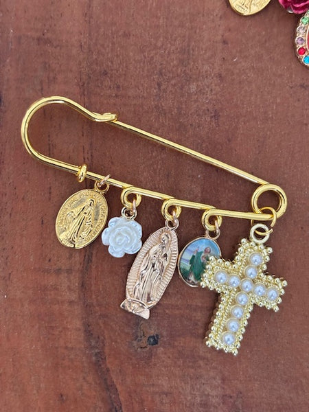 Broche ex voto, broche croix médaille religieuse, cadeau pour maman croix, cadeau pour femme croix, breloque croix rose blanche