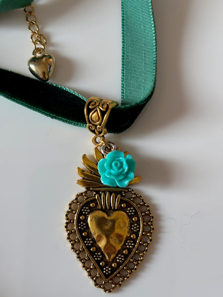 Choker coeur, collier coeur vert doré, breloque ex voto, cadeau pour maman choker, cadeau pour femme amour, fait main ras de cou
