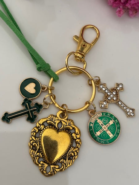 Porte-clés coeur sacré et croix, cadeau pour maman ex voto, breloque Saint Benoit, collection spéciale Saint Benoit