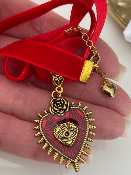 Choker coeur, collier coeur rouge doré, breloque ex voto, cadeau pour maman choker, cadeau pour femme amour, fait main ras de cou