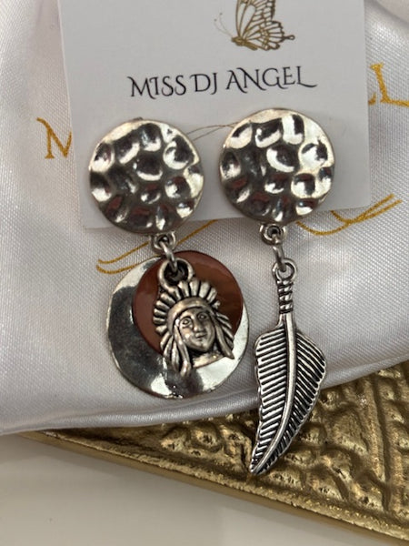 Clips d'oreilles tête d'indien et plume, cadeau zuni indien, breloque plume, pendentif tête d'indien, clips d'oreilles asymétriques
