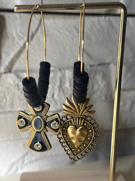 Boucles d'oreilles créoles ex voto, créoles asymétriques, boucles d'oreilles religieuses, breloque médaille coeur sacré et croix