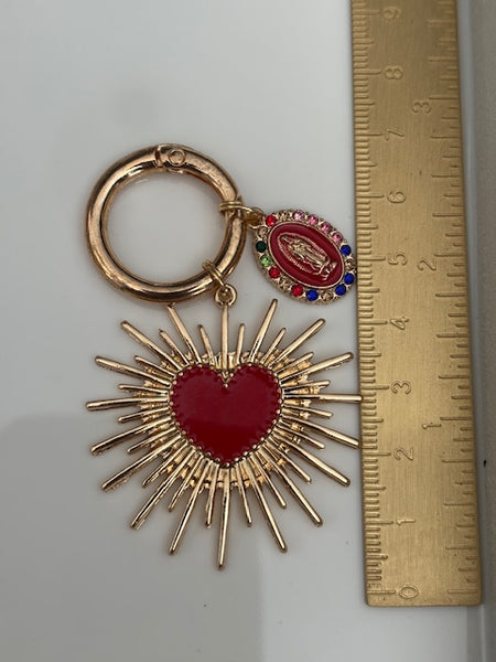 Porte clé charms coeur sacré, coeur ex voto rouge et médaille religieuse de la Vierge Marie