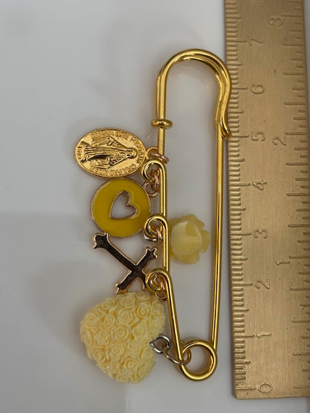 Broche ex voto, broche médaille religieuse, broche épingle porte bonheur, croix et vierge miraculeuse fait main avec amour.