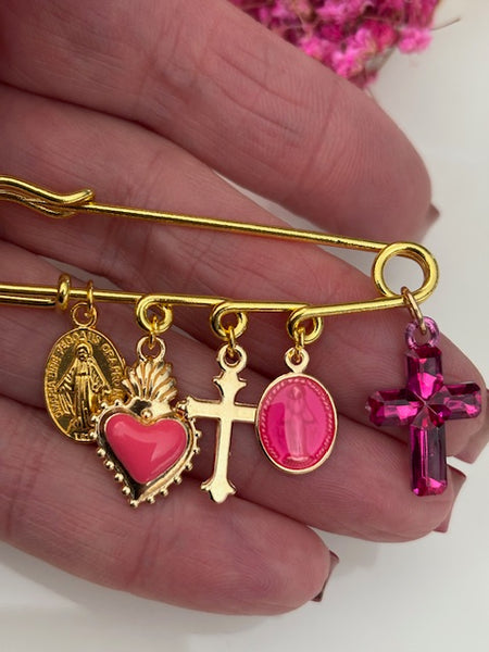 Broche ex voto, broche croix médaille religieuse, cadeau pour maman croix, cadeau pour femme croix, breloque croix fuchsia