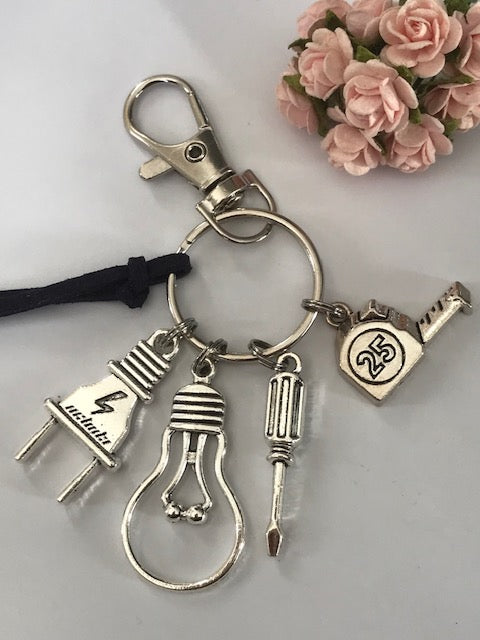 Porte-clés électricien, cadeau pour homme électricien, breloque ampoule électricité, porte clé artisan métier personnalisé, pendentif mètre