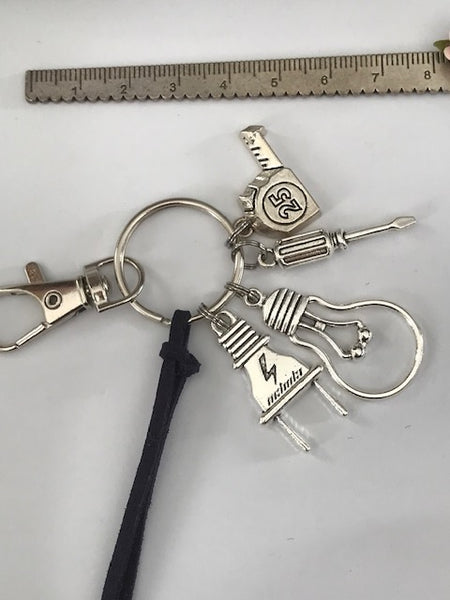 Porte-clés électricien, cadeau pour homme électricien, breloque ampoule électricité, porte clé artisan métier personnalisé, pendentif mètre