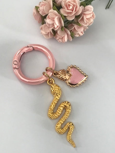 Charms serpent doré et coeur rose, charms pour sac serpent, cadeau pour femme coeur, breloque gothique charms, pendentif serpent