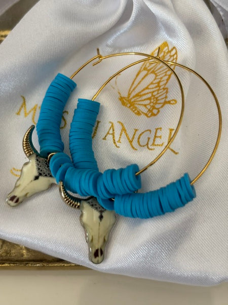 Boucles d'oreille créoles tête de buffle, cadeau pour femme bohème, breloque tête de buffle sur anneau doré, créoles pendentif bohème bleu
