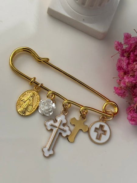 Broche ex voto, broche croix et médaille religieuse, breloque croix rose, cadeau pour femme croix, cadeau communion cérémonie fait main.