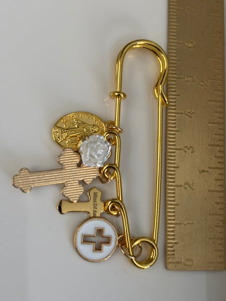 Broche ex voto, broche croix et médaille religieuse, breloque croix rose, cadeau pour femme croix, cadeau communion cérémonie fait main.