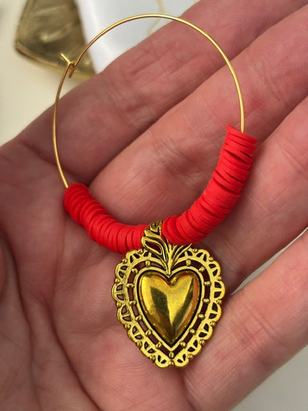 Boucles d'oreilles créoles ex voto, boucles d'oreilles religieuses, breloque coeur sacré, couleur "grenadine" boucles pendentif coeur doré