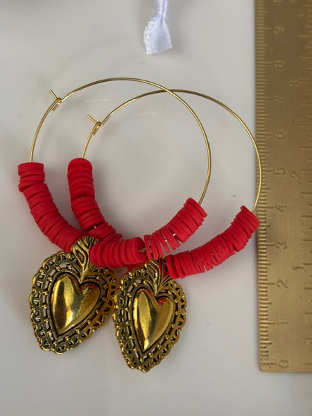 Boucles d'oreilles créoles ex voto, boucles d'oreilles religieuses, breloque coeur sacré, couleur "grenadine" boucles pendentif coeur doré