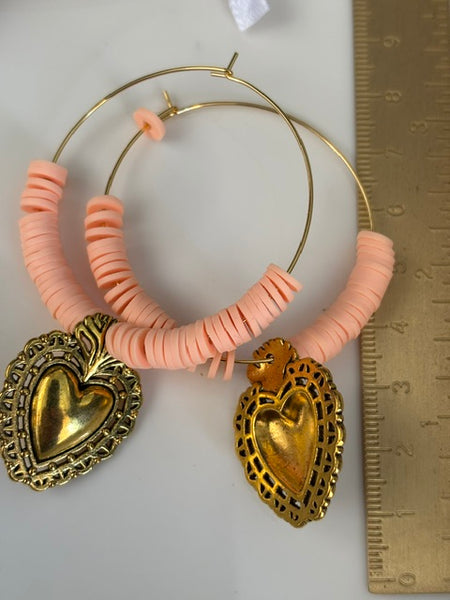 Boucles d'oreilles créoles ex voto, boucles d'oreilles religieuses, breloque coeur sacré, couleur "Pêche" boucles pendentif coeur doré