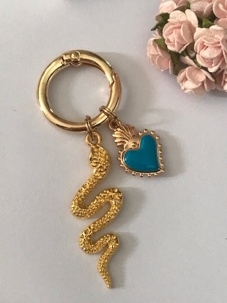 Charms serpent doré, charms pour sac coeur et serpent, cadeau pour femme charms coeur sacré, coeur bleu et serpent pendentifs,